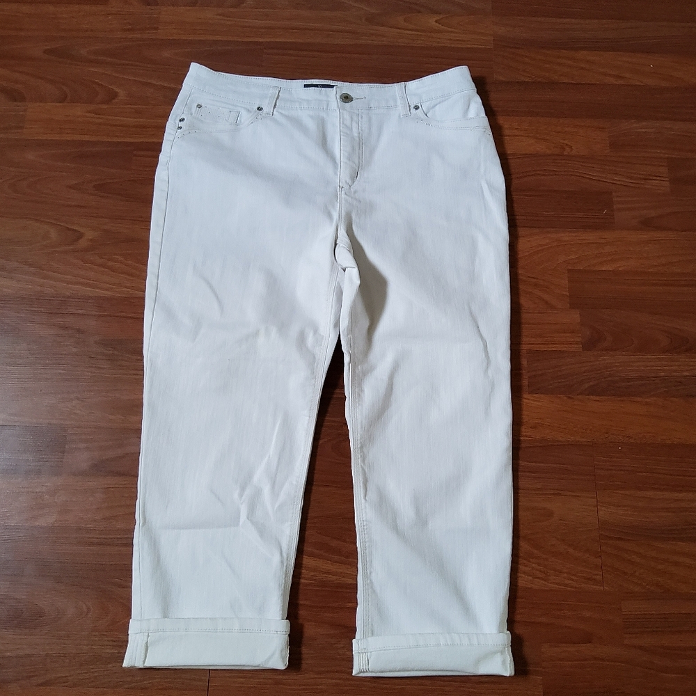 New So Slimming So Lifting By Chico's White Crop Jeans 2.5 US Size 14